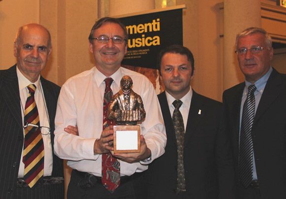 Harley Jones Receives Award