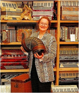 Dr. Helmi Harrington