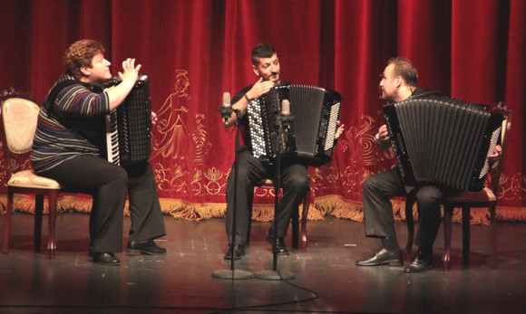 Trio AkodrioM