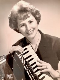 Elsie M Bennett