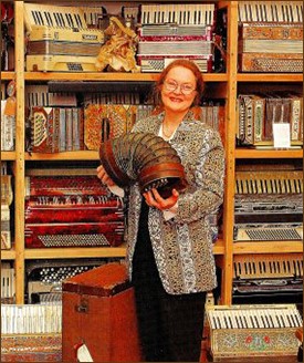 Dr. Helmi Harrington