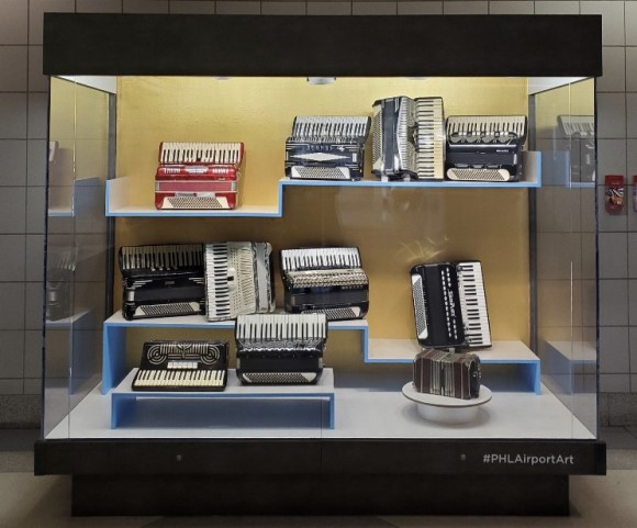 Accordion display 3