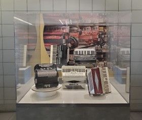Accordion display 2